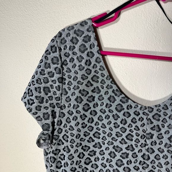 John Robert’s Dress Sz 16 Grey /Silver Animal Print - Picture 5 of 7